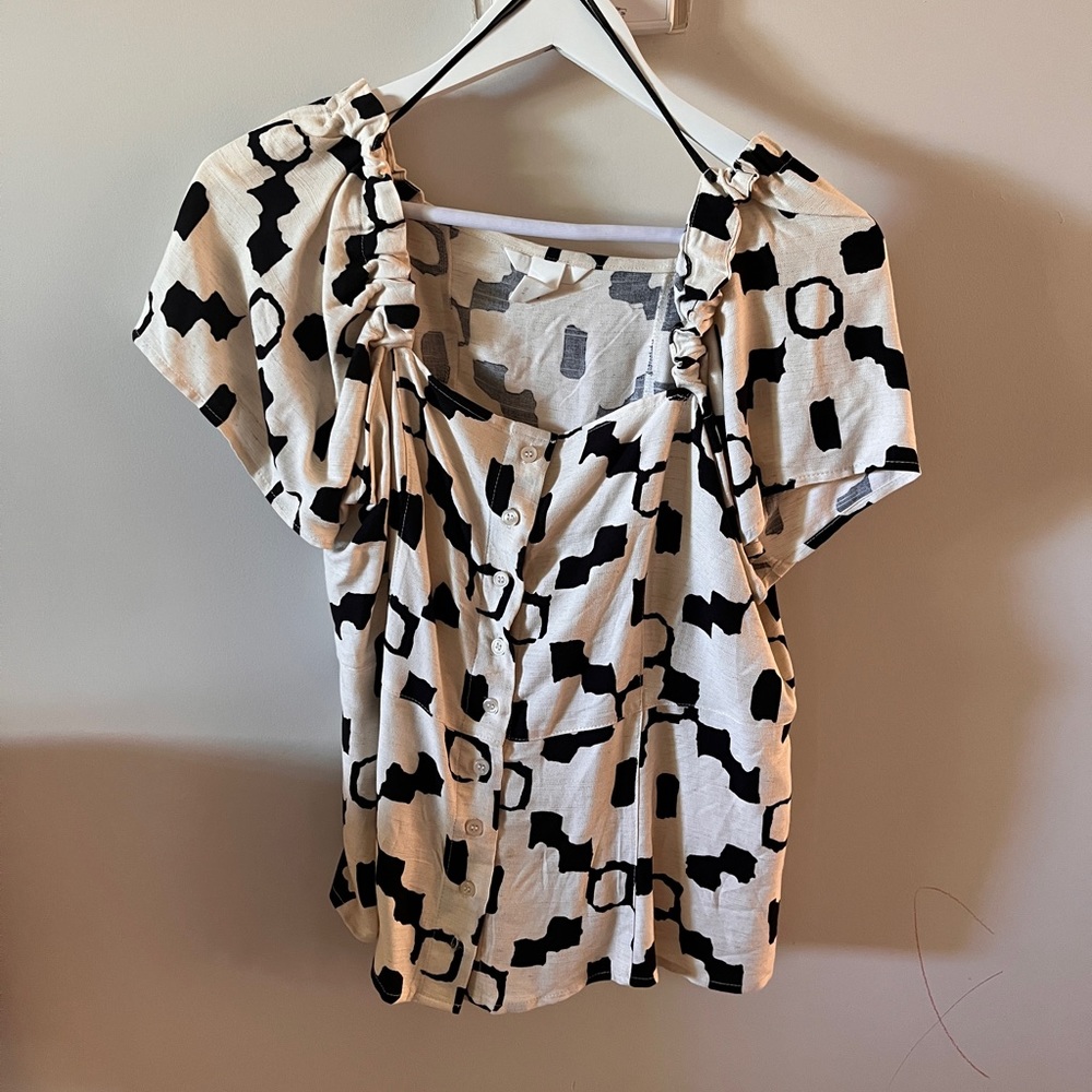 H&m cream and black abstract button down shirt